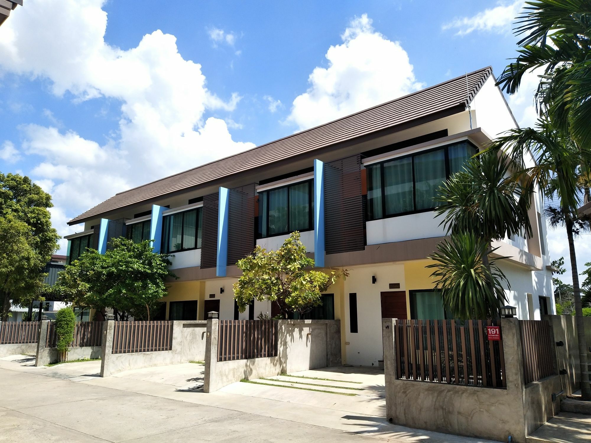 Baan Issara Hotel Nakhonratchasima Buitenkant foto