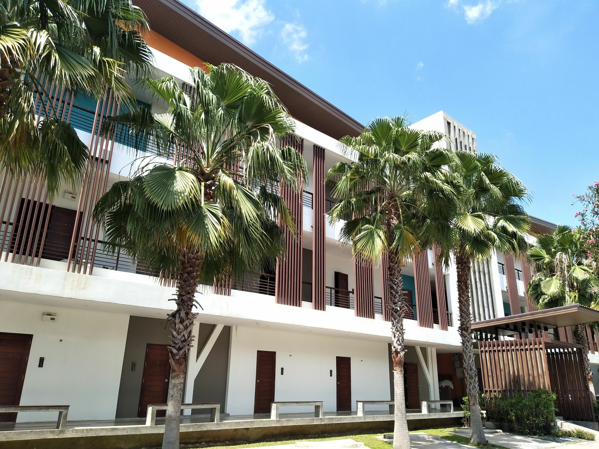 Baan Issara Hotel Nakhonratchasima Buitenkant foto